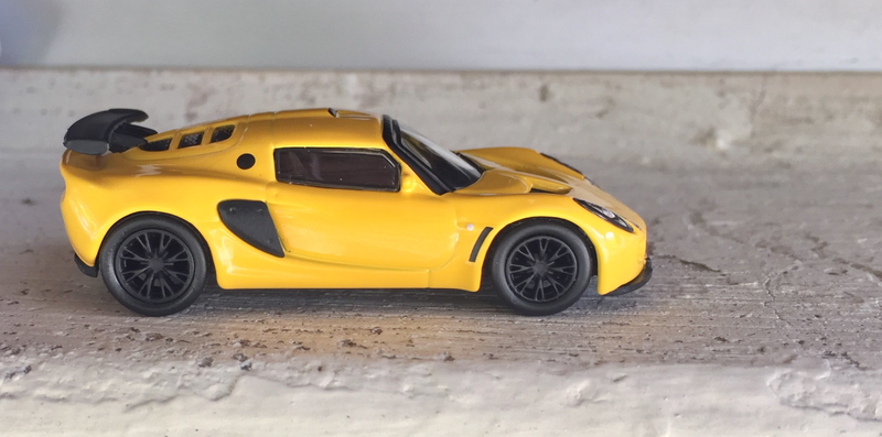 Illustration for article titled Thursday on the Thames : Kyosho 1/64 Lotus Exige 'Yellow'